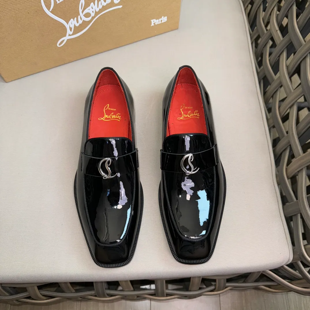 [CL red-soled shoes] Top P: 1020💰 Size 39-44 (⚠️38.45.46 custom-made, non-refundable and non-exchangeable) 🆑High-end men's business formal leather shoes, classic red-soled shoes | Fabric: Original imported first-layer cowhide, iconic rivet decoration | Lining: water-dyed cowhide lining Outsole: red cowhide outsole imported from Italy Brand: Christia*.Loubouti* 🆑 High-end men's business dress shoes | classic red soled shoes | Upper: original imported first layer cowhide iconic rivet decoration | Linning: Water dyed cow skin inner Outsole: red cowhide outsole imported from Italy Size: 39-44 (38.45.46 customized) Brand: Christia*.Loubouti*